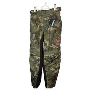 Fox NWT Women's Dakota Racepant Green Camo Size 5 / 6